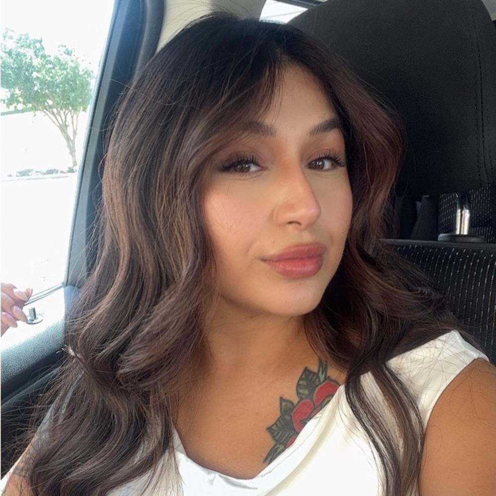 Meet your Posher, Valeria